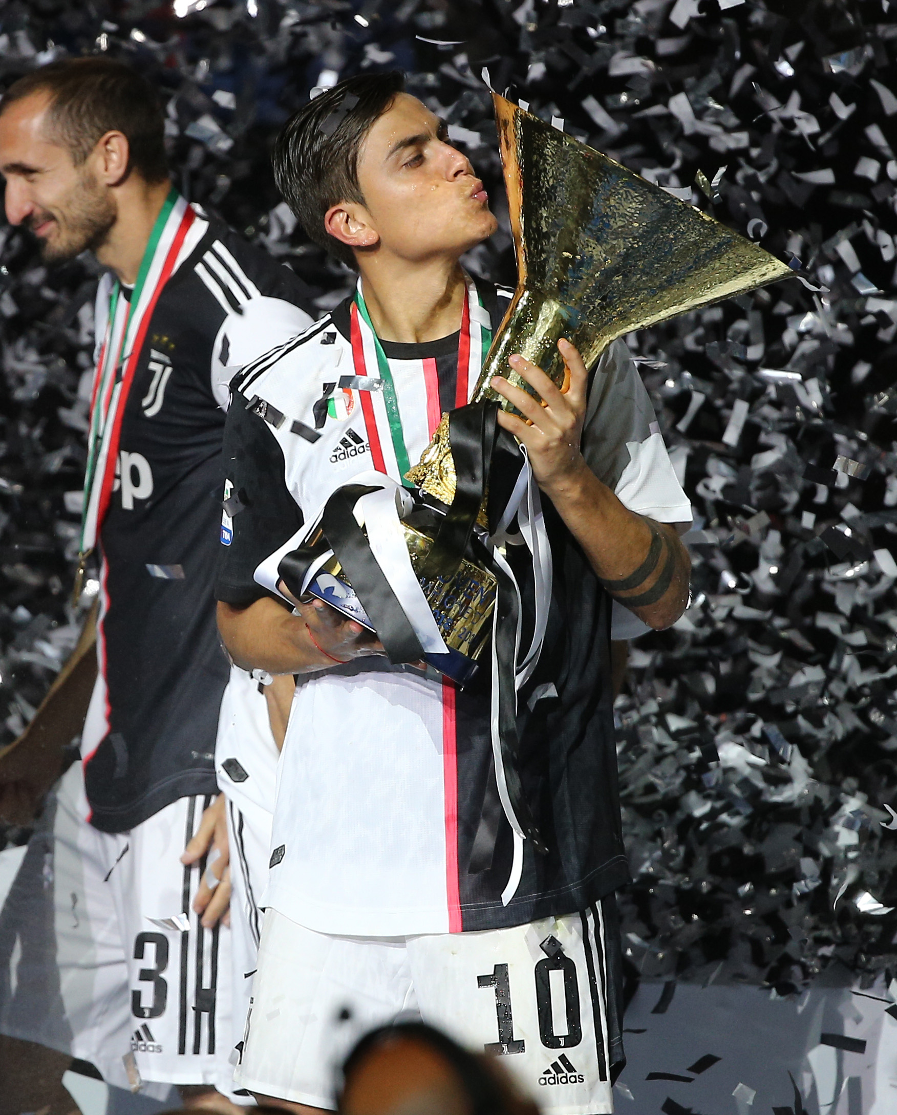 旭旭宝宝直播梦幻西游，直播间热度达82万，DNF官方求玩家回归